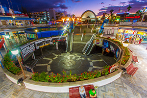 Playa del Ingles Plaza centre