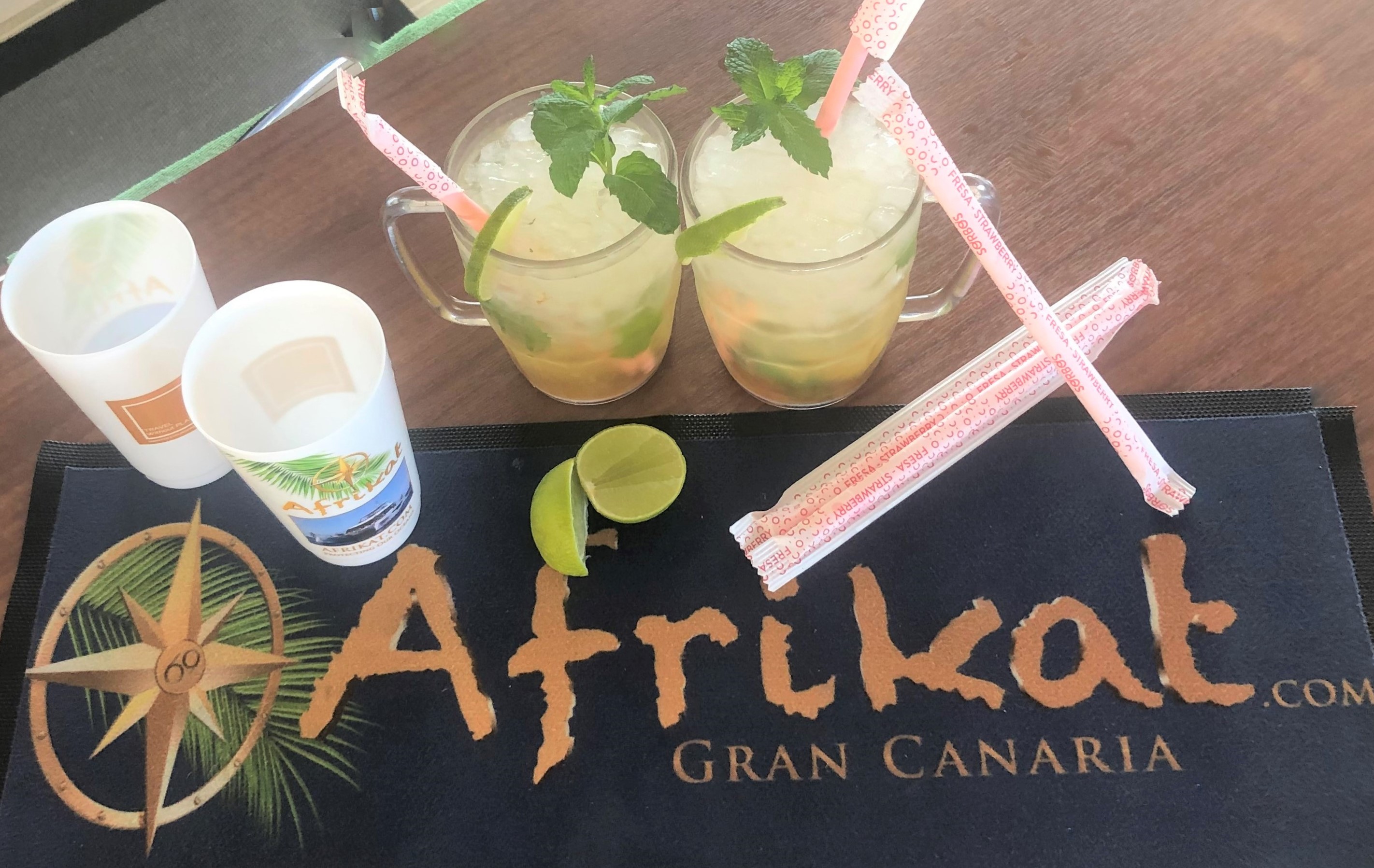 cocktails with edible starws Afrikat