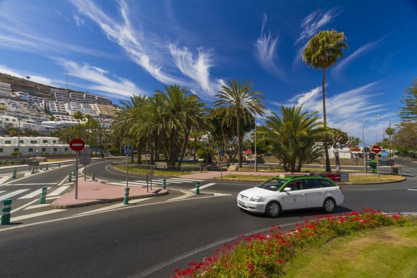 Taxi ride from Gran Canaria airport to Puerto Rico