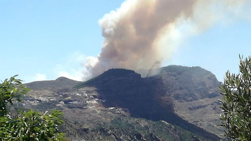 Gran Canaria Fire Out Of Control &amp; Threatening Tejeda
