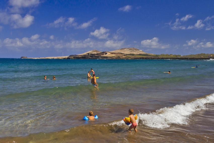 Ojos de Garza beach right by Gran Canaria airport