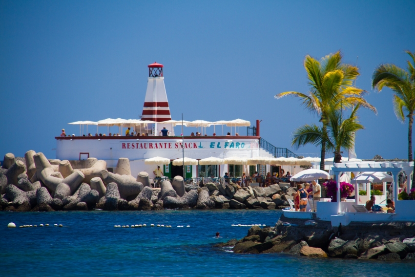 The El Faro restaurant at the end of the harbour wall at Mogán