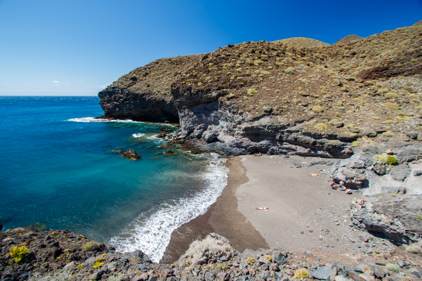 A 15 minutes walk will bring you to the El Puerto beach