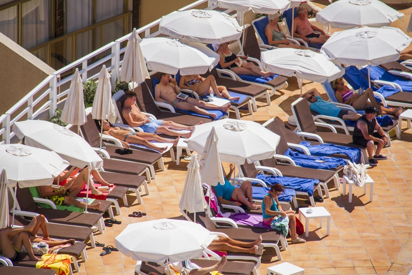 There&#039;s two over there, run: Lounger wars are a hotel&#039;s worst nightmare